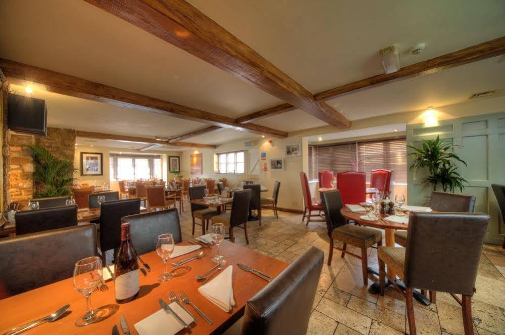 The Deddington Arms Hotel Exterior photo
